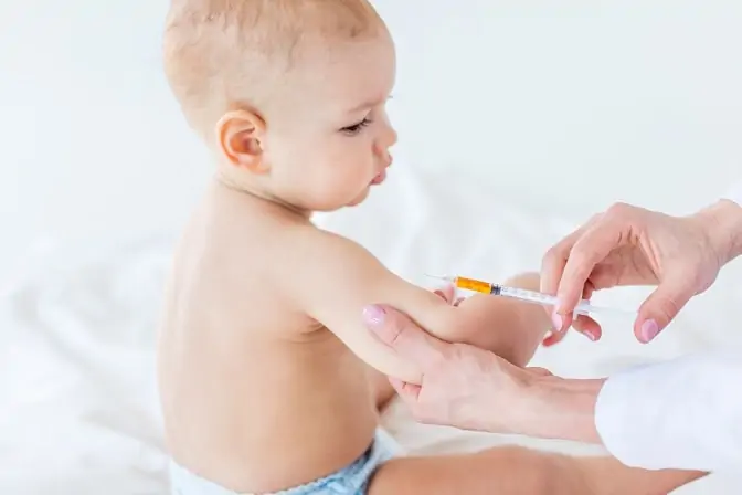 vacinas em bebê
